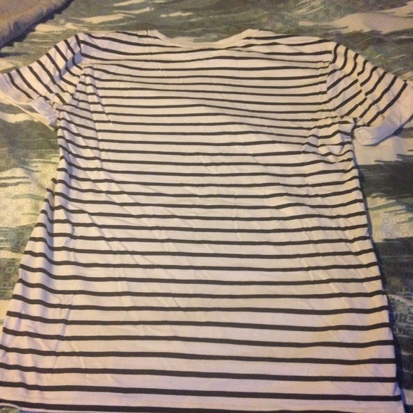 Black and white striped T-shirt - Picture 3 of 3